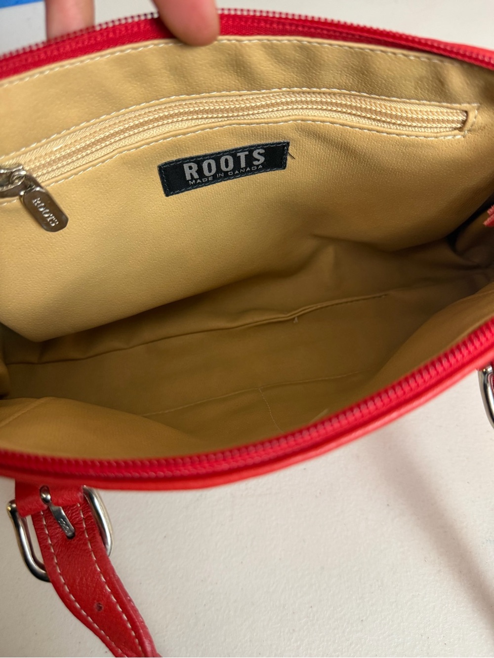 Roots Made in Canada Red Leather East West Bowler Shoulder Bag - Picture 11 of 12